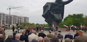 Uroczystość pod Pomnikiem Kościuszkowca – Warszawa Praga Północ ulica Okrzei