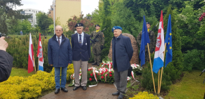 Uroczysty apel z okazji 80. rocznicy utworzenia 1. Dywizji Piechoty im. Tadeusza Kościuszki – Legionowo Park Kościuszkowców. Kolega ppłk Zbigniew Drozdek odznaczony Srebrnym Krzyżem zasługi dla Stowarzyszenia.