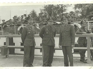 Od lewej: kpt. Bajerowski Józef, ppłk Komski Stanisław, ?