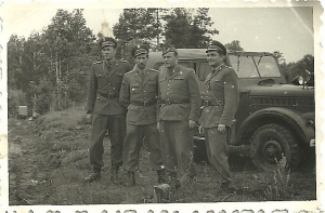 Od lewej: ?, kpt. Bajerowski Józef, ppłk Komski Stanisław, ?