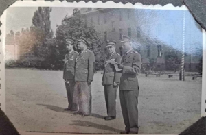 Od lewej: kpt. Bajerowski Józef, ppłk Komski Stanisław, ?, ?