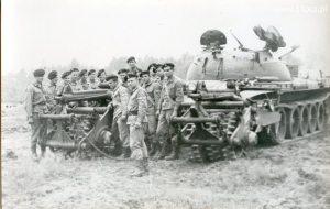 Szkolenie inż.-sap. mocowanie osprzętu do rozminowania pola min z wykonaniem przejścia ok. 70 roku