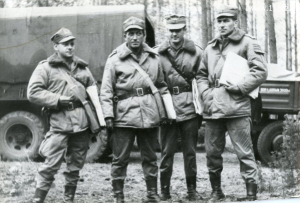 Szkolenie w grupie dowódcy pcz kpt. Łukasiewicz dca 3 kcz z dcami plcz w ramach ćwiczeń sztabowych w terenie lata 70-te