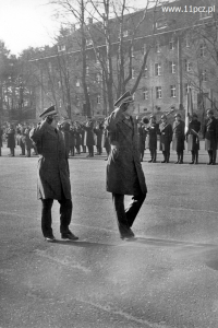 Przemarsz z dcą na pożegnaniu odchodzących do rezerwy 15.04.1988