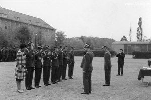 12 X 1964 24 lub1965 rok. Wyróżniona kadra i pracownicy wojska. Sierż. rez. Władysława Drażba sanitariuszka w czasie wojny