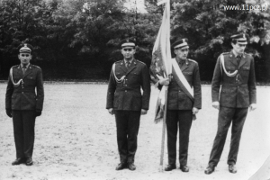 1964 poczet sztandarowy 11 pcz ppor. JAŃCZYK por. RATOWSKI st.sierż. LISZCZYNA ppor NIEDZIELA