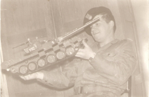Październik 1985 - ze swoim modelem T-72
