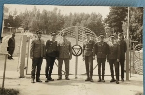 Ekipa wykonawcza bramy wjazdowej na SNDW w Giżycku