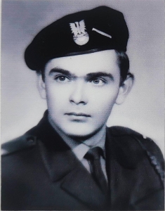 H. Małocha : Październik 1972. Po egzaminach. Kto pierwszy czołg wymyślił Kto pierwszy wyszedł włazem Co to był za jegomość Nie ujdzie mu to płazem...