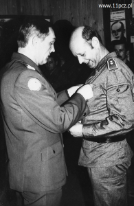 Wręczenie odznaczeń -st.chor. Alojzemu Dziekońskiemu