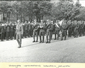Dowódcą Kompanii Honorowej por. Bogusław Kropop - Dowódca Kompanii Remontowej