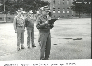 Z przodu kpt. Marek Pełka - st. ofic. org.-kadr. Z tyłu od lewej: ppłk Ryszard Rojek, mjr Stanisław Cierpisz i por. Andrzej Beta