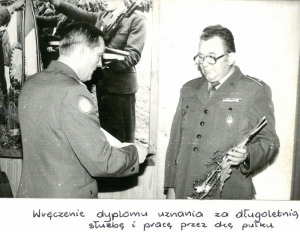 Pożegnanie chor. Bromberka przez płk. Sławomira Maya
