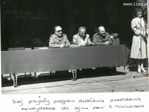 Kampania wyborcza przed wyborami w czerwcu 1989 roku. Gen.broni Tadeusz Szaciłło jako kandydat na senatora. Spotkanie w amfiteatrze Twierdzy Boyen.