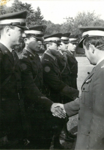 Ppłk Cierpisz żegna odchodzących do rezerwy w 1989 roku