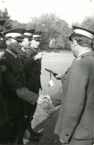 Ppłk Cierpisz żegna odchodzących do rezerwy w 1989 roku