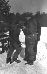 OC Orzysz 06.01-24.02.1979 r. Na strzelnicy czołgowej wraz z ppor. Andrzejem Borkiem przy przeliczaniu stanu amunicji