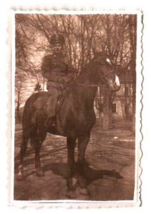Podporucznik - jako członek wojskowej sekcji jeździeckiej