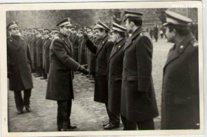 Gen. bryg. Jerzy Jarosz przekazuje giżyckie jednostki 1 WDZ płk dypl. Zenonowi Poznańskiemu